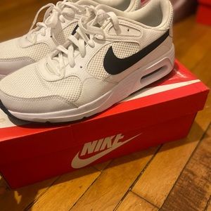 Nike air max black and white